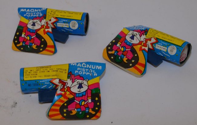 Novelty Fireworks – Magnum Pistol Popper (1)